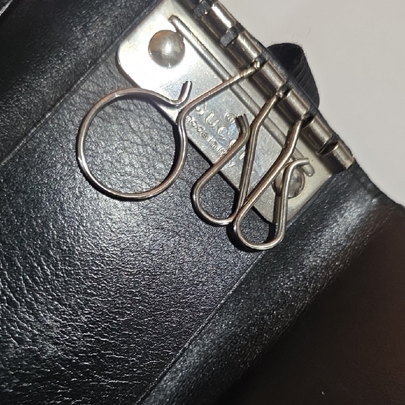 Gucci Vintage Black Leather 6-Key Holder Case – Classic Luxury Accessory 3.5x2.5 - Picture 11 of 14